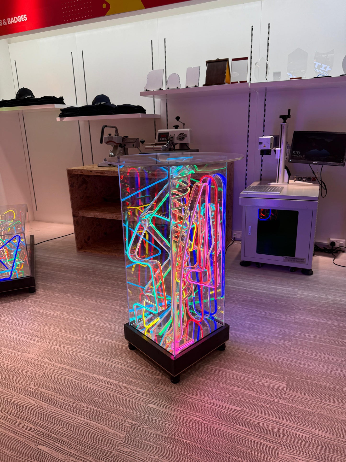 Infinity Neon Stool Table – Elevated Glow with Artistic Edge